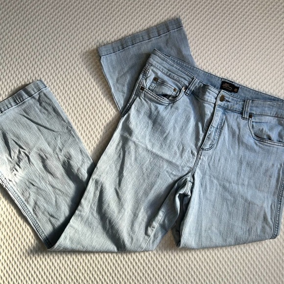 L.L. Bean Boot Cut Flare Jeans 12 12P Light Wash Women's LL Bean - Picture 1 of 6